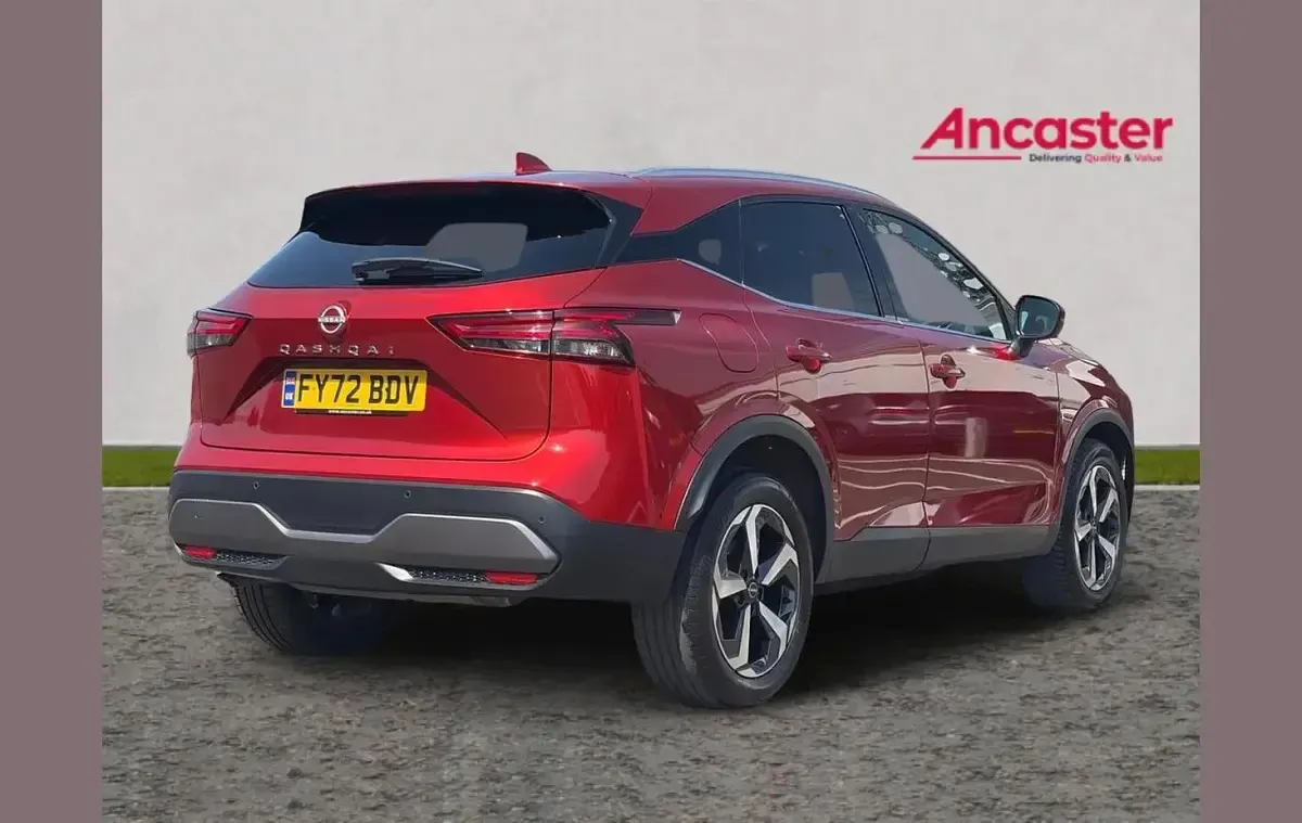 Used Nissan Qashqai N-Connecta 138 HP (101 kW) 2022 Red SUV