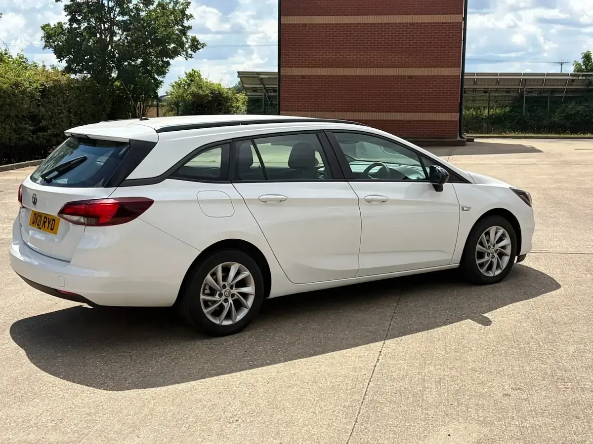 Used Vauxhall Astra 2021 White Estate