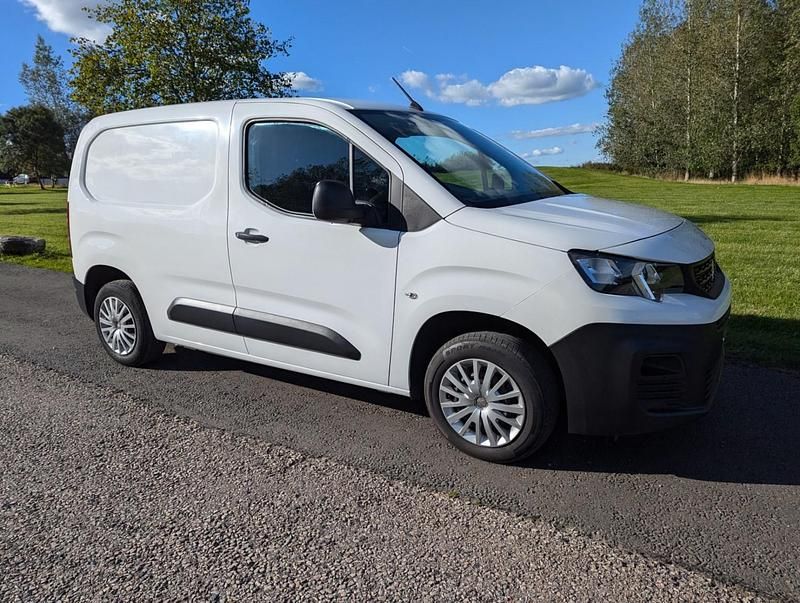 White Used 2022 Peugeot Partner Van | £5,950 (Super price) - Image 1/4