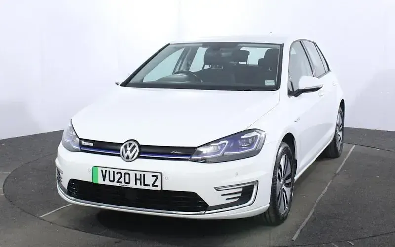 Begagnad VW e-Golf 100 kW (136 HK) 2019 Vit Halvkombi
