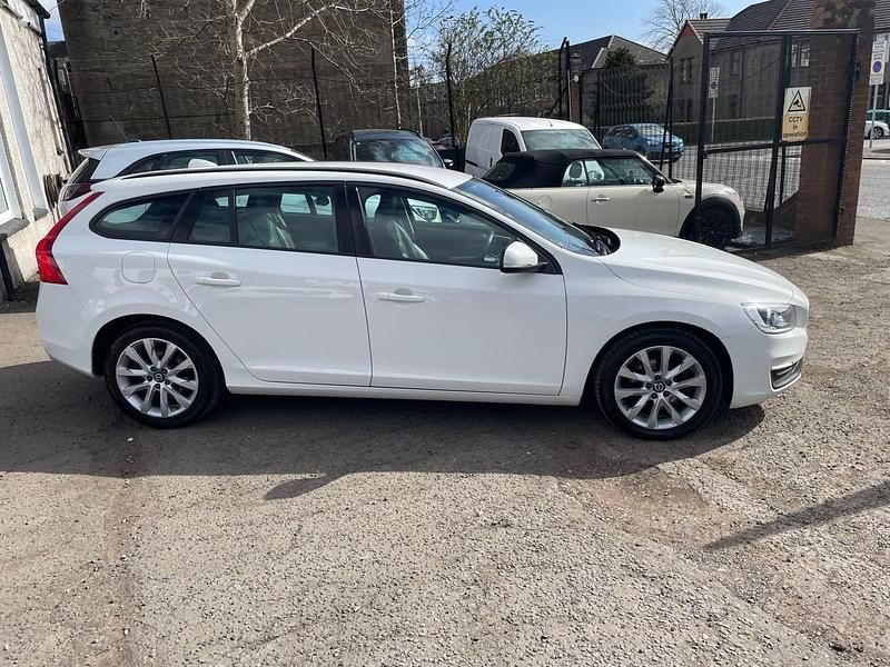 Used Volvo V60 Business Edition 190 HP (139 kW) 2017 White Estate