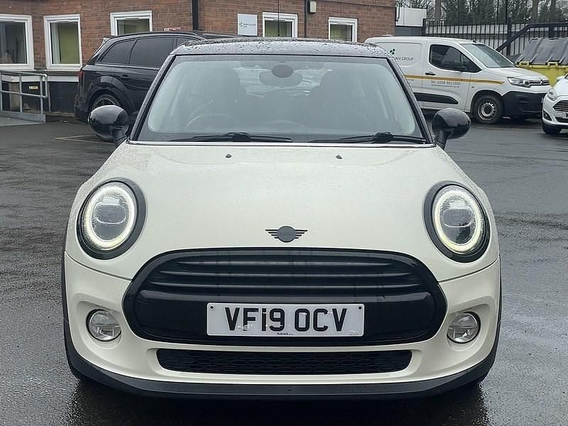 Usado Mini Cooper Classic 136 HP (100 kW) 2019 Branco Citadino