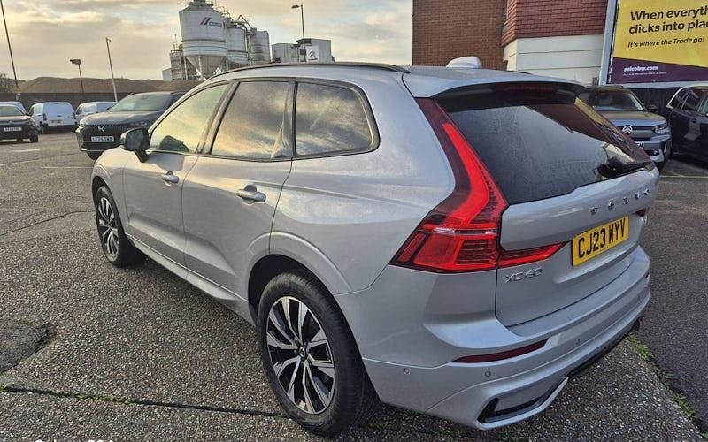 Usado Volvo XC60 Plus 197 HP (144 kW) 2023 Cinzento SUV