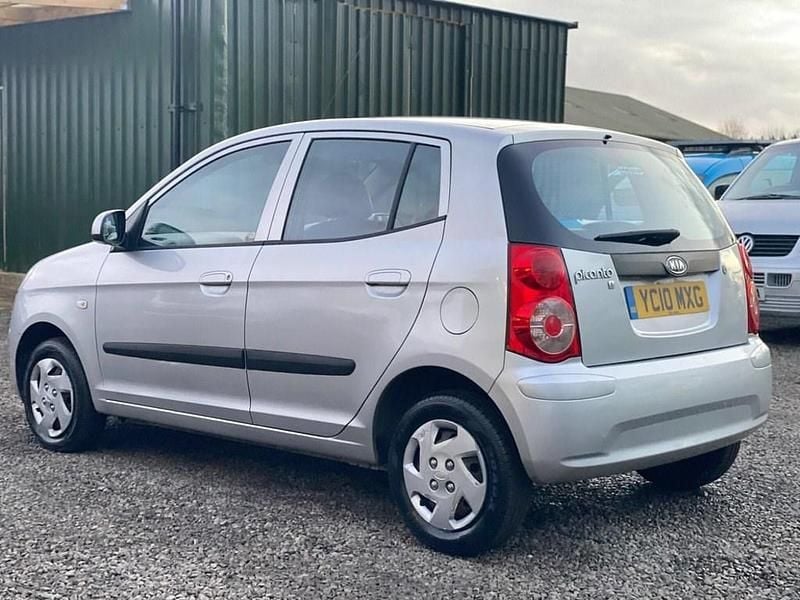 Used Kia Picanto 60 HP (44 kW) 2010 Silver Hatchback