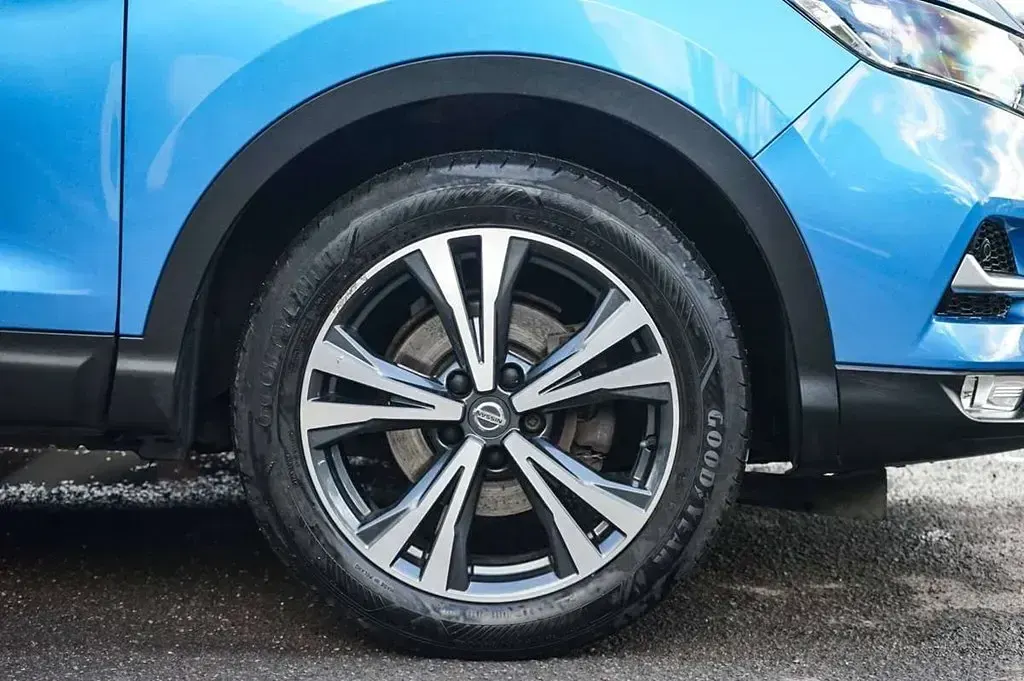 Used Nissan Qashqai N-Connecta 115 HP (84 kW) 2017 Blue SUV
