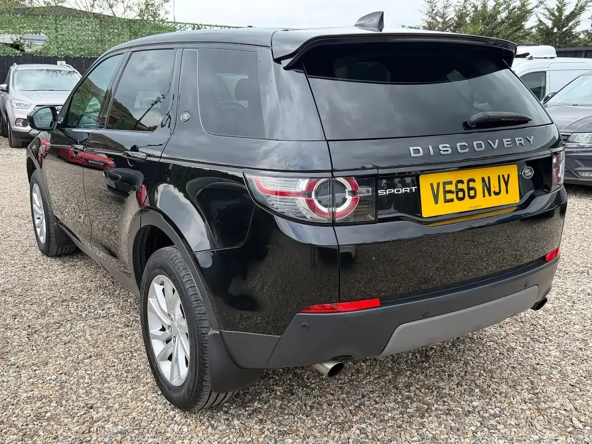 Used Land Rover Discovery Sport SE 180 HP (132 kW) 2016 Black SUV