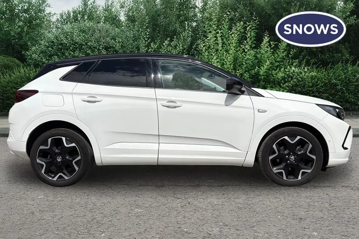 Used Vauxhall Grandland X Ultimate 130 HP (95 kW) 2024 Arctic white SUV