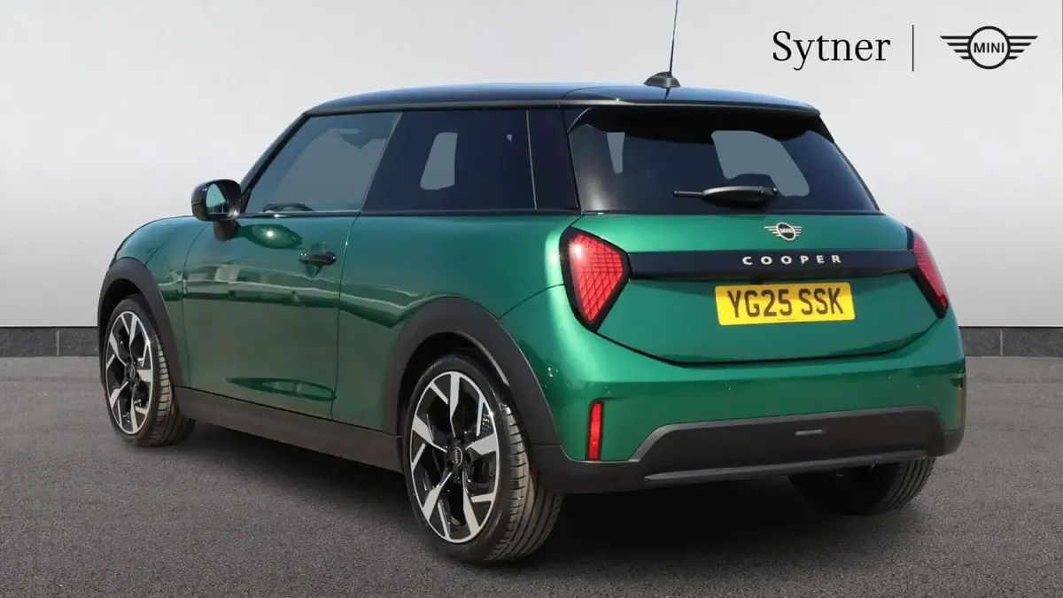 Used Mini Cooper Hatch 113 kW (154 HP) 2025 Green Hatchback