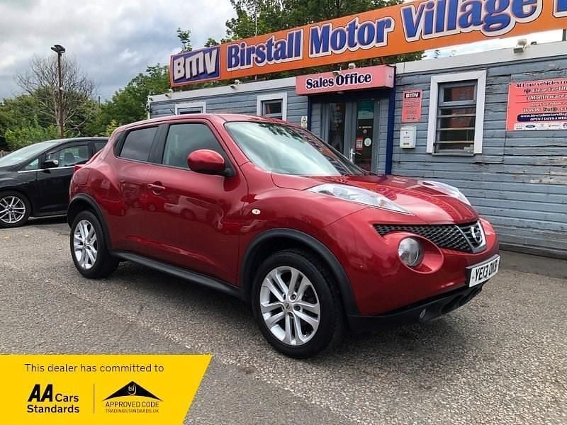 Red Used 2013 Nissan Juke Acenta Premium SUV | £4,695 (Good price) - Image 1/4