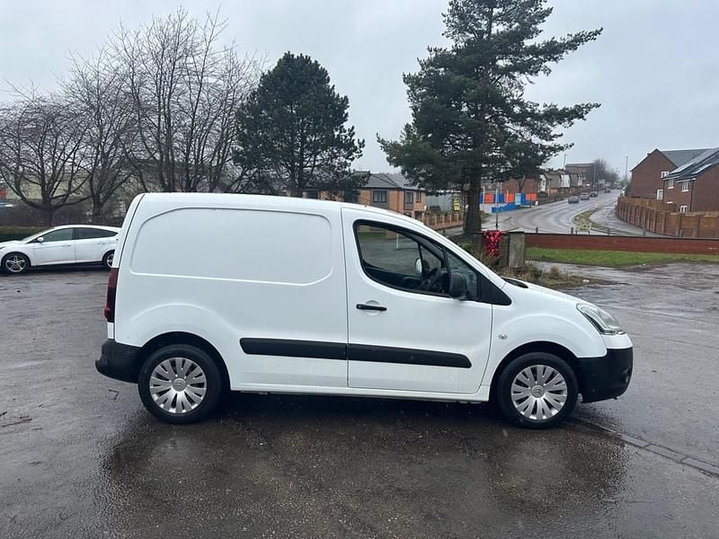 Used Citroën Berlingo 75 HP (55 kW) 2014 White MPV