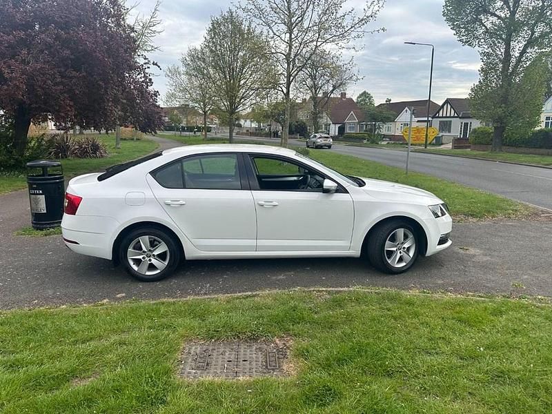 Used Skoda Octavia SE Technology 150 HP (110 kW) 2019 White Hatchback