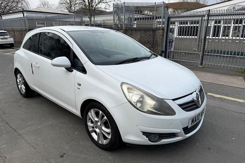 Used Vauxhall Corsa 85 HP (62 kW) 2010 White Hatchback