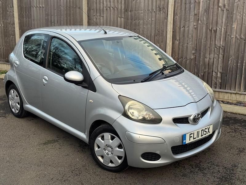 Silver Used 2011 Toyota Aygo Hatchback | £2,795 (Fair price) - Image 1/4