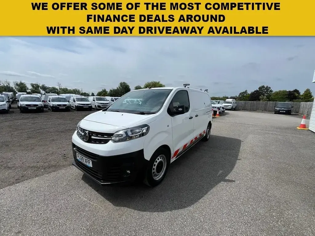Used Vauxhall Vivaro Edition 100 HP (73 kW) 2019 White MPV