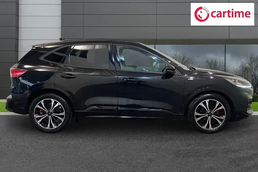 Używany Ford Kuga ST-Line X 120 KM (88 kW) 2022 Czarny SUV