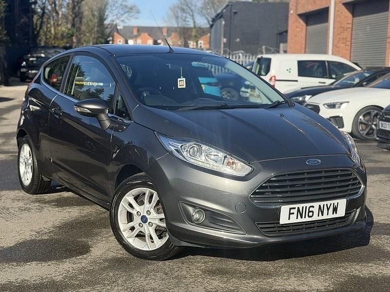 Used Ford Fiesta Zetec 100 HP (73 kW) 2016 Grey Hatchback