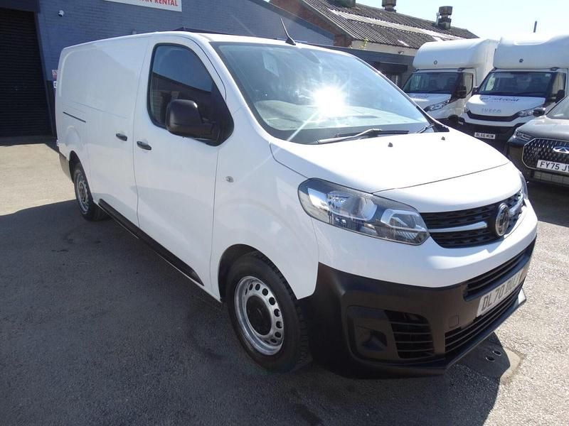 Used Vauxhall Vivaro S 100 HP (73 kW) 2020 White MPV