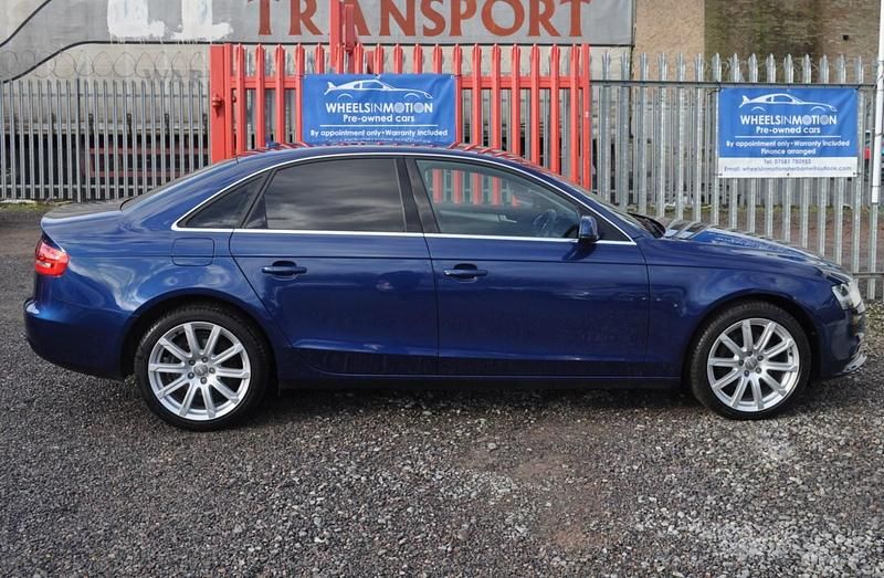 Begagnad Audi A4 150 HK (110 kW) 2014 Blå Sedan