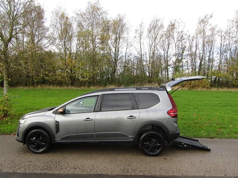 Grey Used 2024 Dacia Jogger Extreme MPV | £18,495 (A bit pricey) - Image 1/3