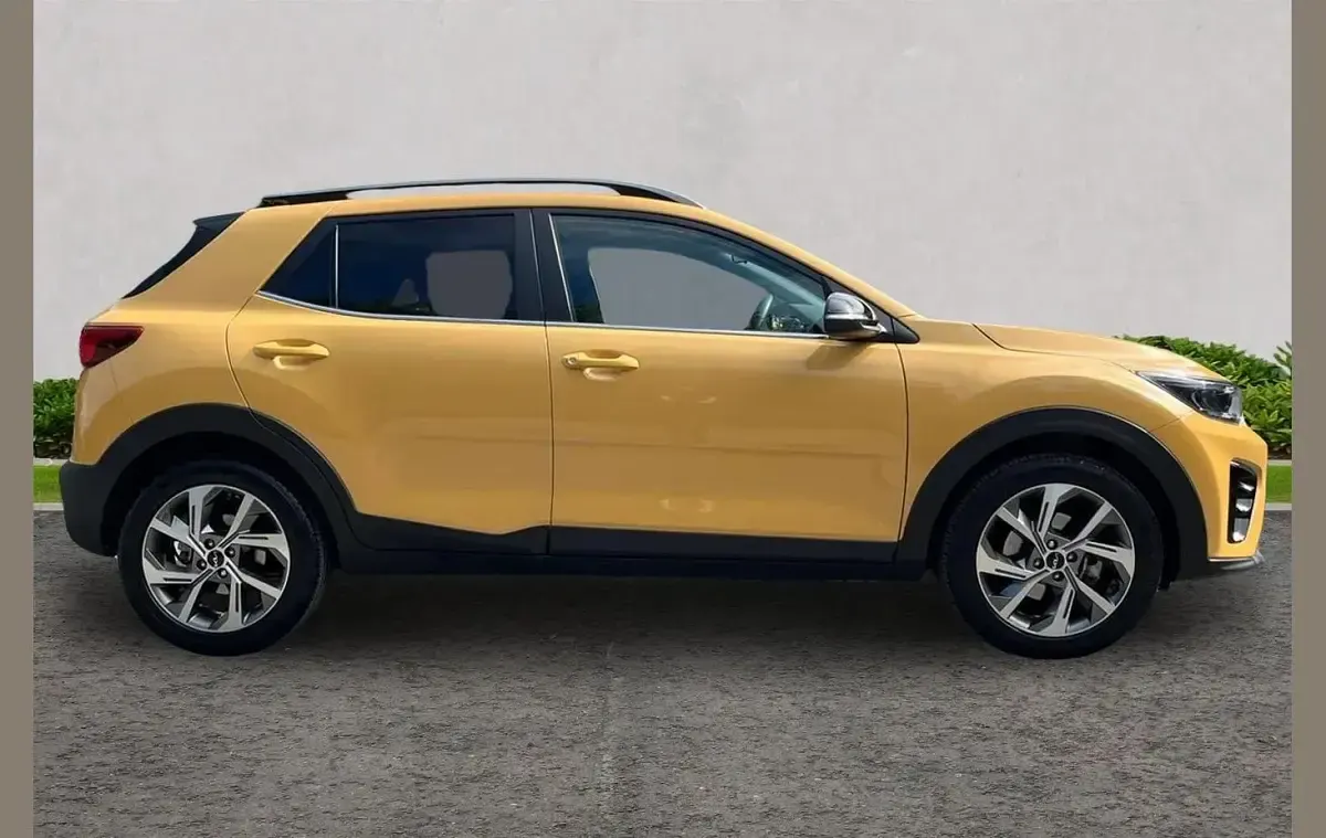 Used Kia Stonic GT-Line 99 HP (72 kW) 2024 Yellow SUV