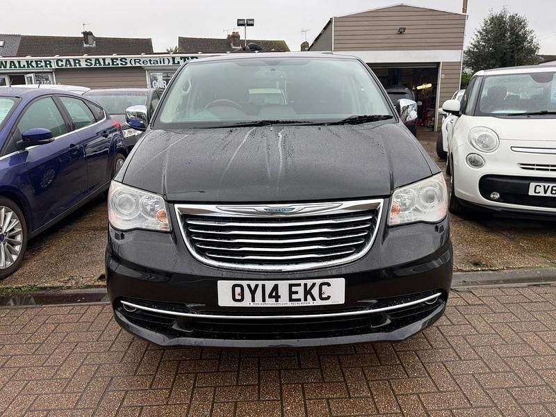 Used Chrysler Grand Voyager Limited 178 HP (130 kW) 2014 Black MPV