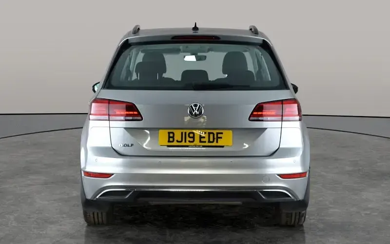 Used VW Golf VII SE 131 HP (96 kW) 2019 Silver Hatchback