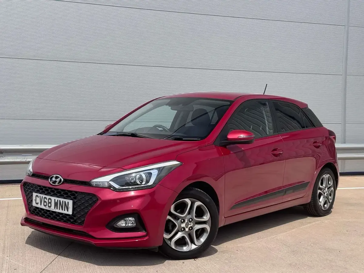 Used Hyundai i20 Premium 84 HP (61 kW) 2018 Red Hatchback