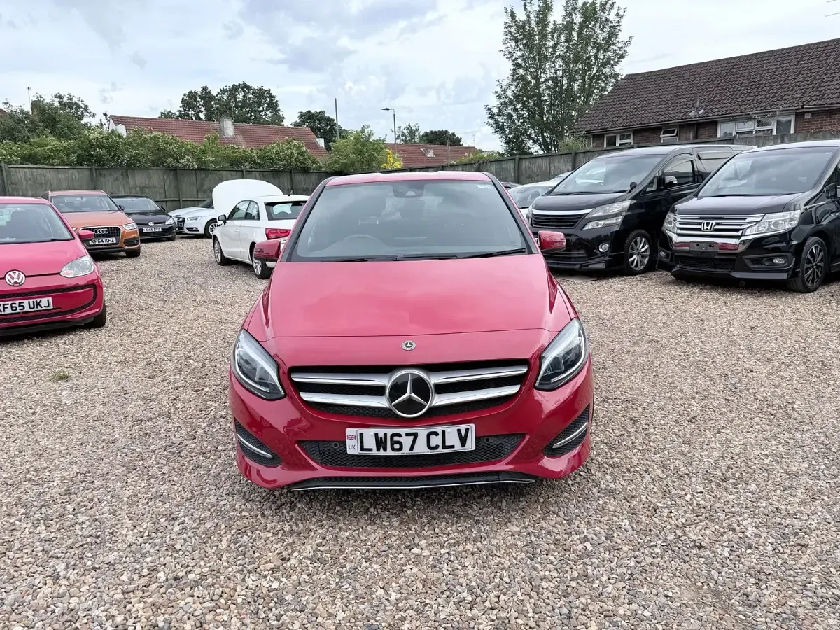 Used Mercedes B180 2018 Red Hatchback