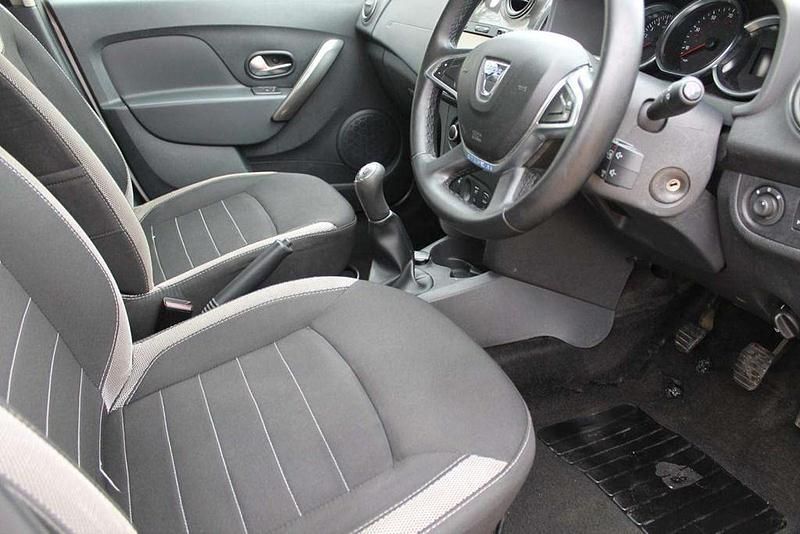 Used Dacia Sandero Comfort 90 HP (66 kW) 2018 White SUV