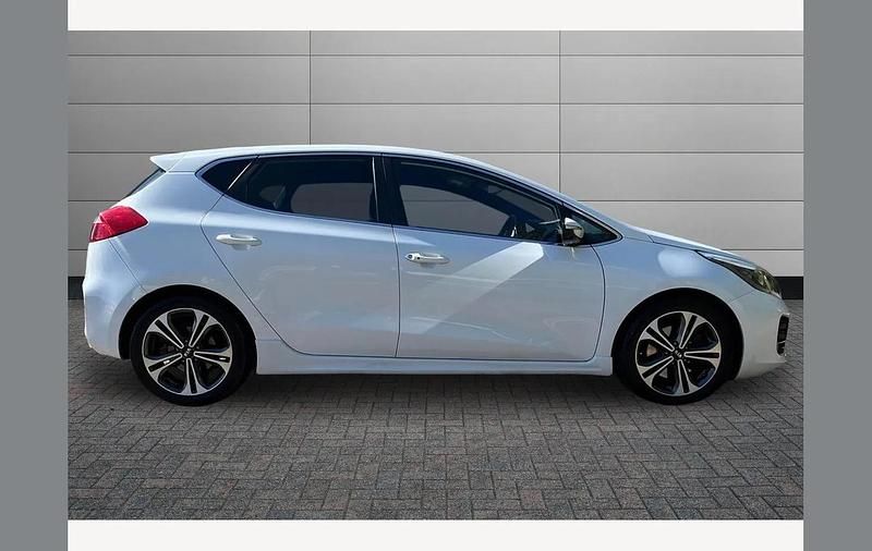 Used Kia Ceed GT-Line 134 HP (98 kW) 2018 White Hatchback