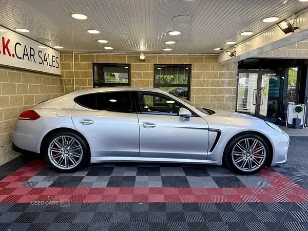 Used Porsche Panamera 300 HP (220 kW) 2015 Silver Hatchback