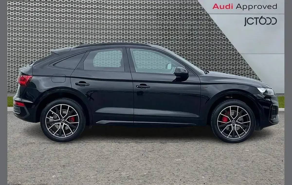 Used Audi Q5 Sportback Comfort 261 HP (191 kW) 2022 Black SUV