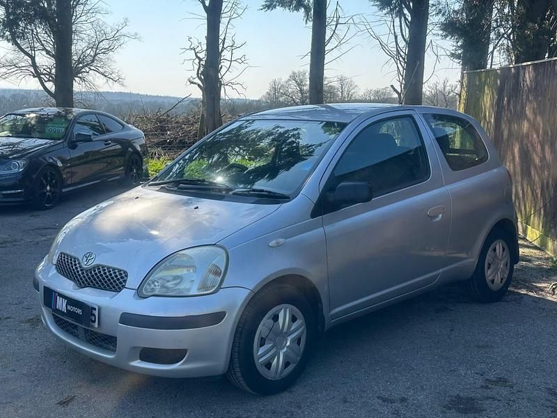 Used Toyota Yaris T3 65 HP (47 kW) 2004 Silver Hatchback