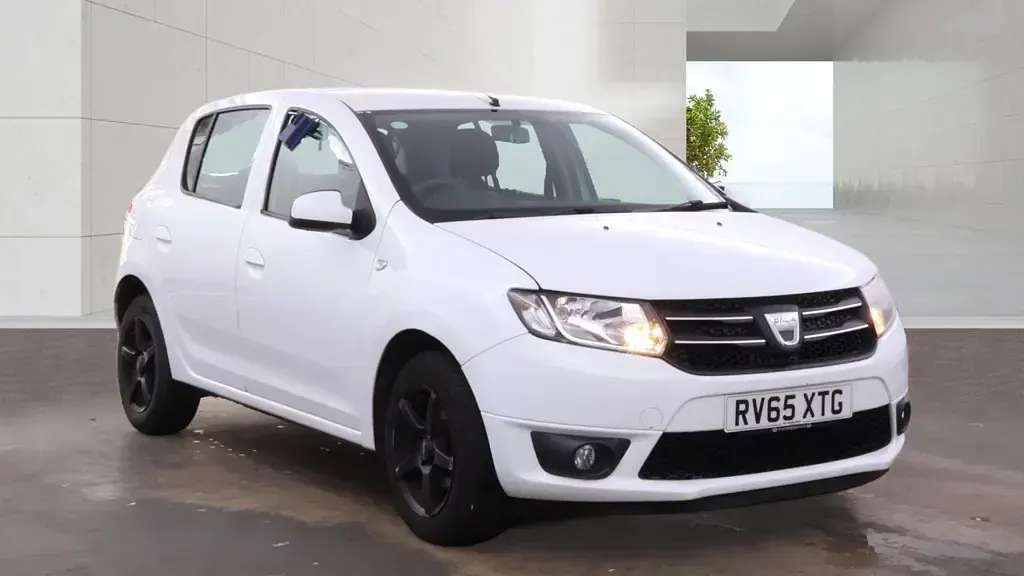 Begagnad Dacia Sandero Lauréate 90 HK (66 kW) 2015 Vit Halvkombi