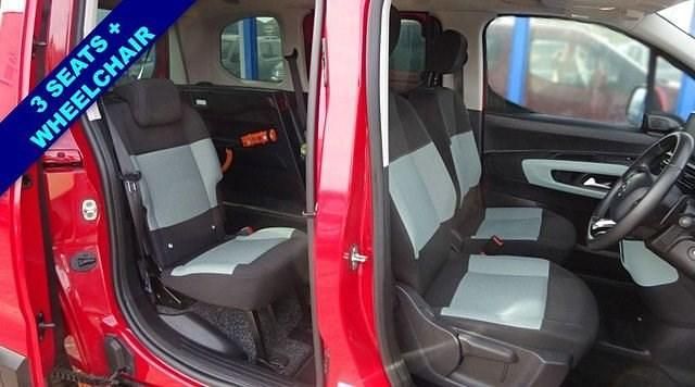 Used Citroën Berlingo Feel 130 HP (95 kW) 2019 Red MPV