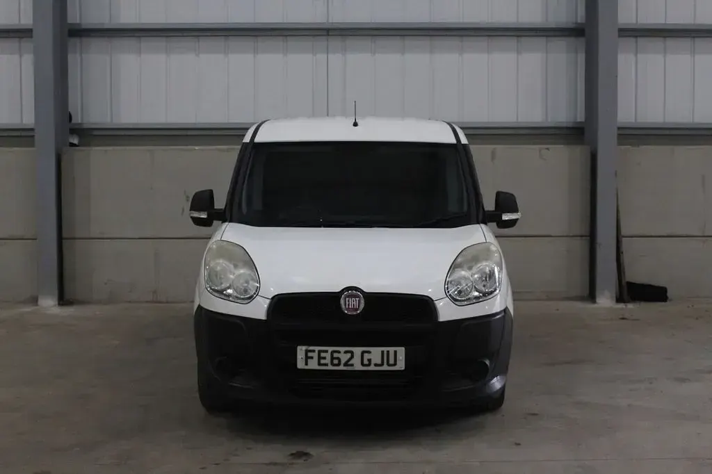 Used Fiat Doblò 90 HP (66 kW) 2012 White MPV