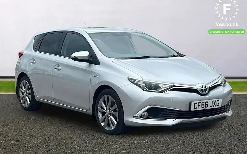 Käytetty Toyota Auris Hybrid 136 HP (100 kW) 2016 Viistoperä