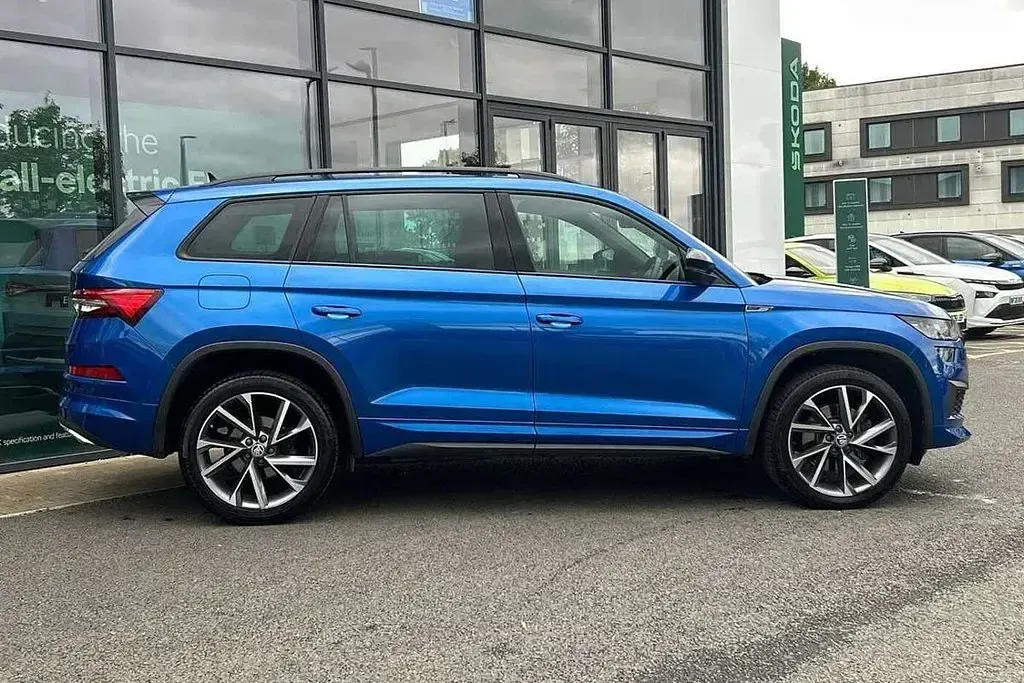 Used Skoda Kodiaq SportLine 187 HP (137 kW) 2023 Race blue metallic SUV