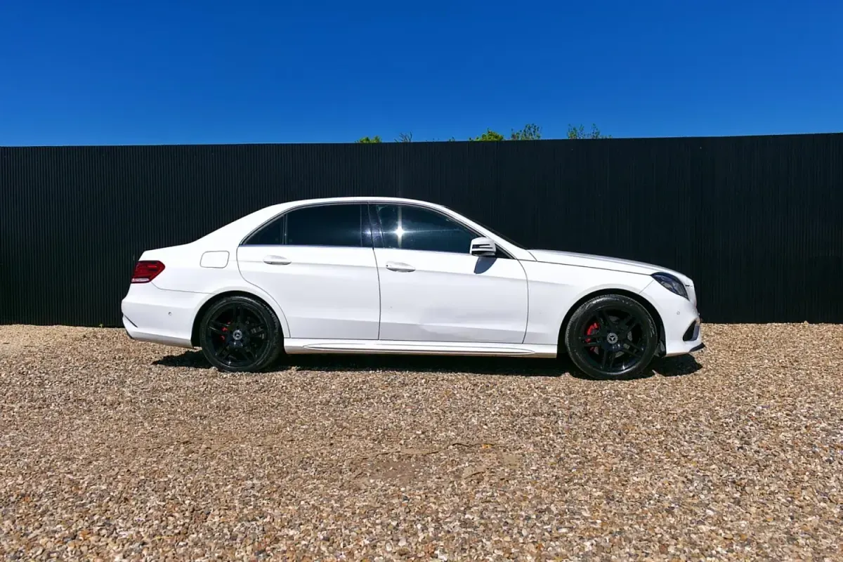 Begagnad Mercedes E220 AMG line 177 HK (130 kW) 2014 Vit Sedan