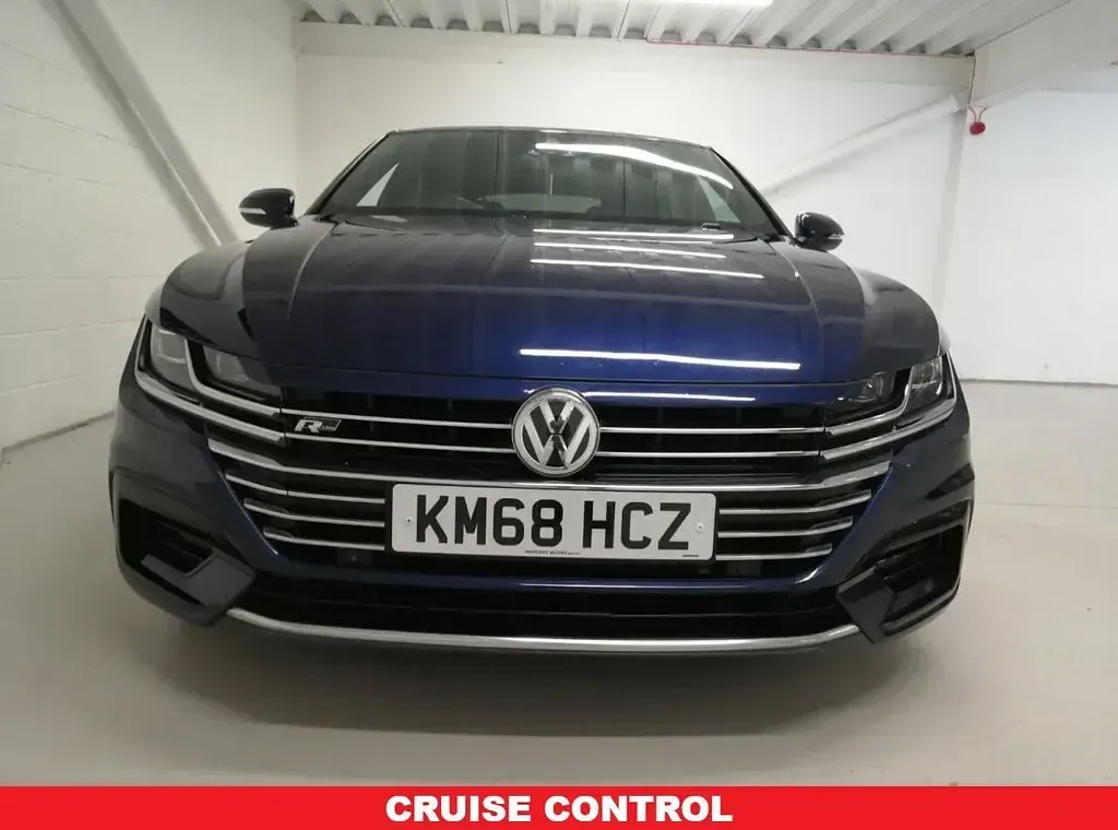 Used VW Arteon R-line 190 HP (139 kW) 2018 Blue Hatchback