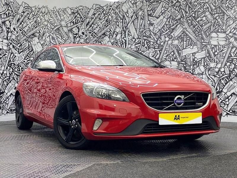 Used Volvo V40 R-Design 115 HP (84 kW) 2013 Red Hatchback