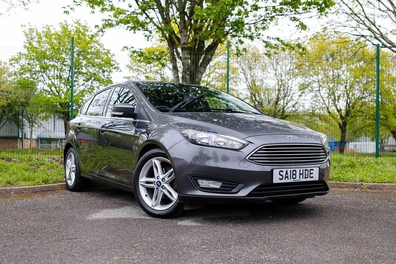 Used Ford Focus Zetec 120 HP (88 kW) 2018 Grey Hatchback