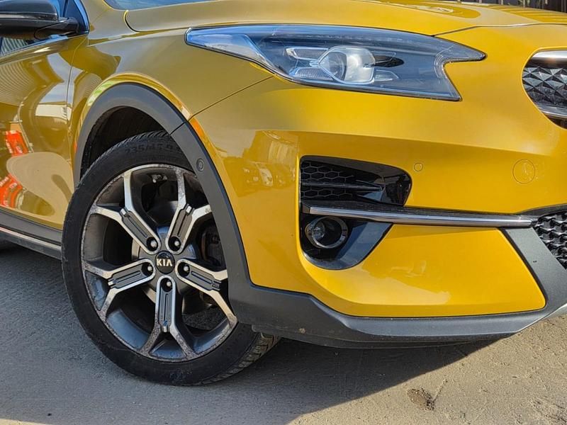 Used Kia XCeed First Edition 139 HP (102 kW) 2021 Yellow SUV