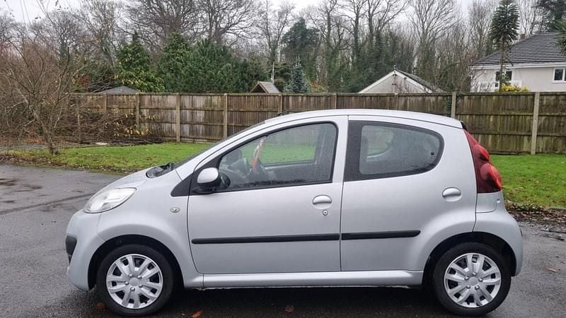 Used Peugeot 107 Active 68 HP (50 kW) 2012 Silver Hatchback