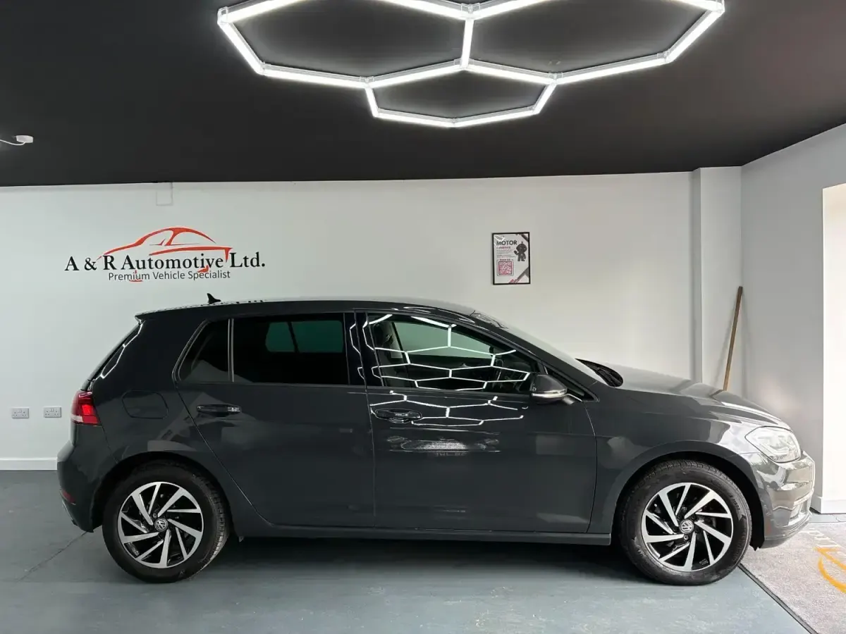 Używany VW Golf VII Edition 115 KM (84 kW) 2020 Szary Hatchback