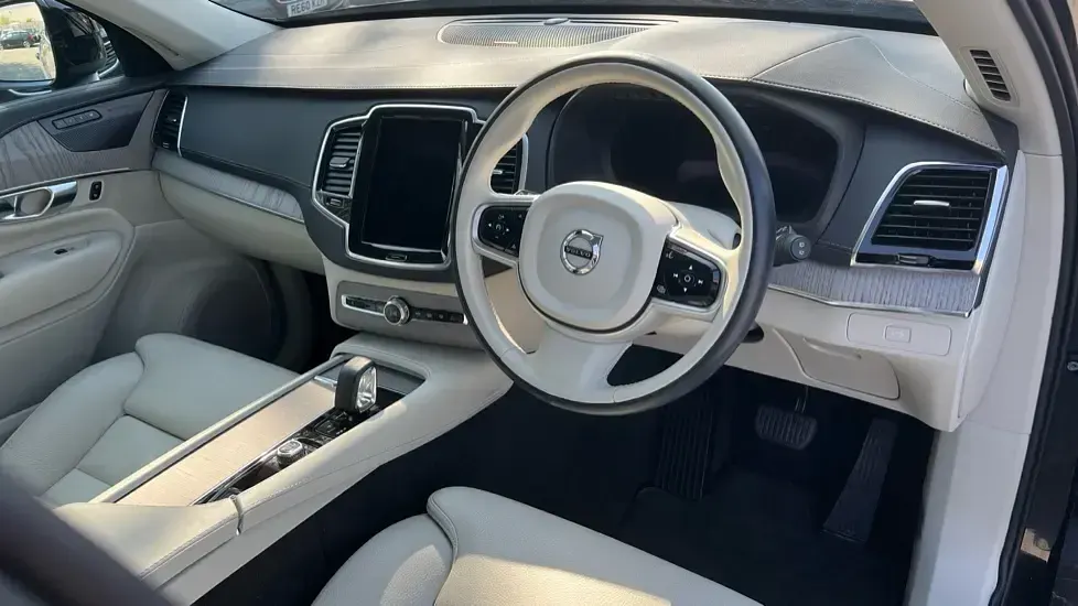 Usado Volvo XC90 Plus 250 CV (183 kW) 2024 Negro SUV