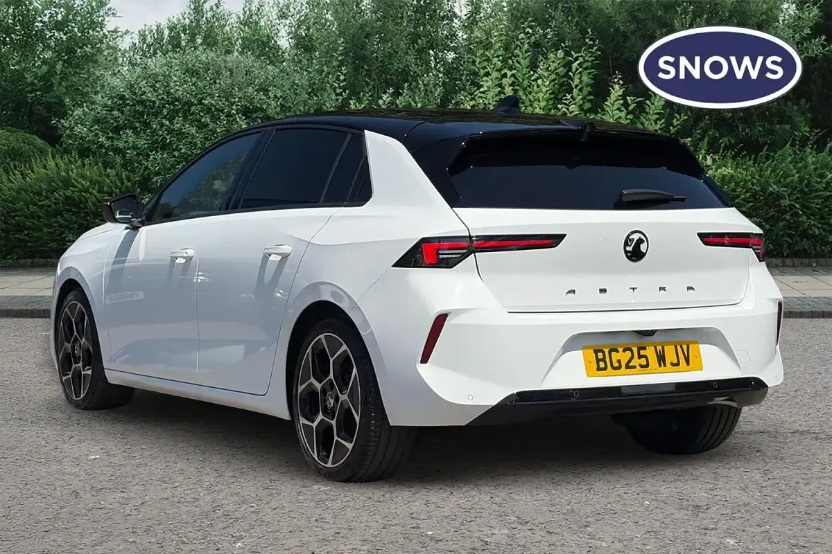 Used Vauxhall Astra Ultimate 130 HP (95 kW) 2025 White Hatchback