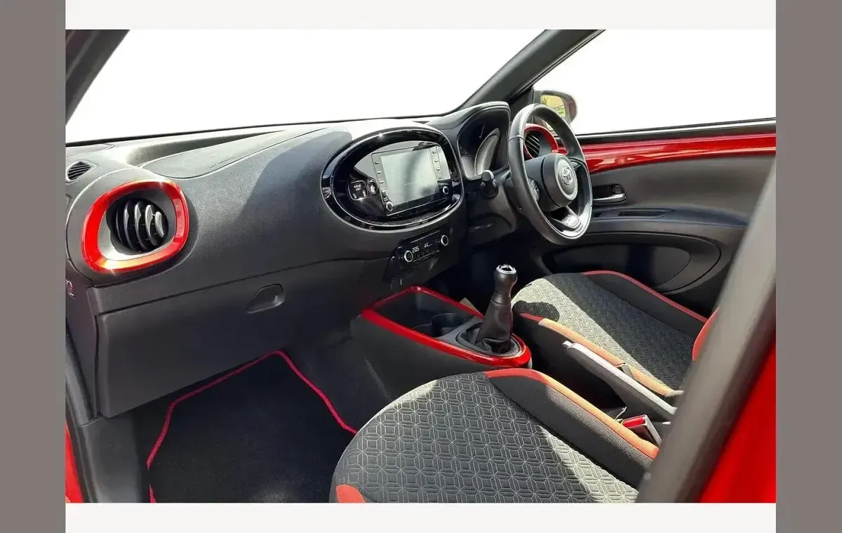 Used Toyota Aygo X 72 HP (52 kW) 2023 Red SUV