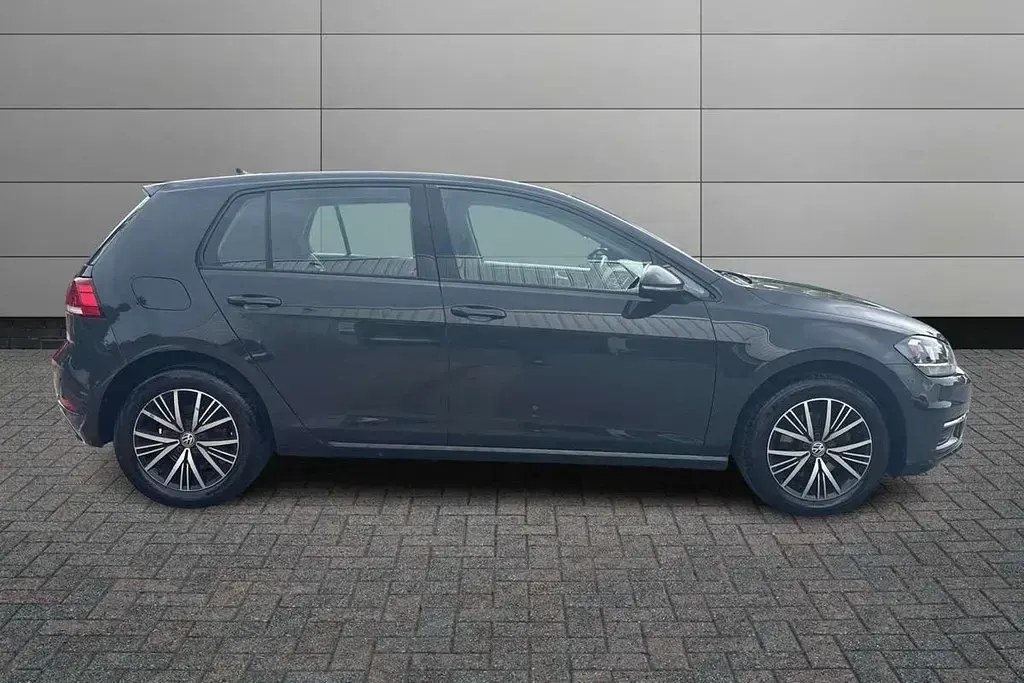 Used VW Golf VII SE 113 HP (83 kW) 2017 Grey Hatchback