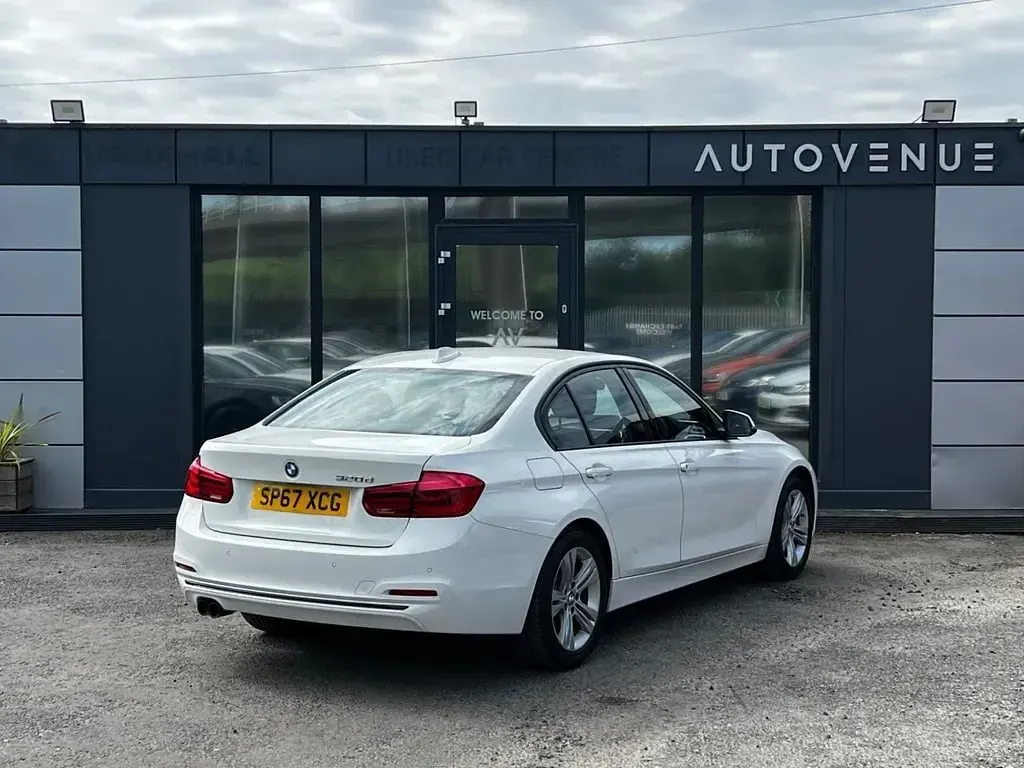 Używany BMW 320 Sport Line 190 KM (139 kW) 2017 Biały Sedan/Limuzyna